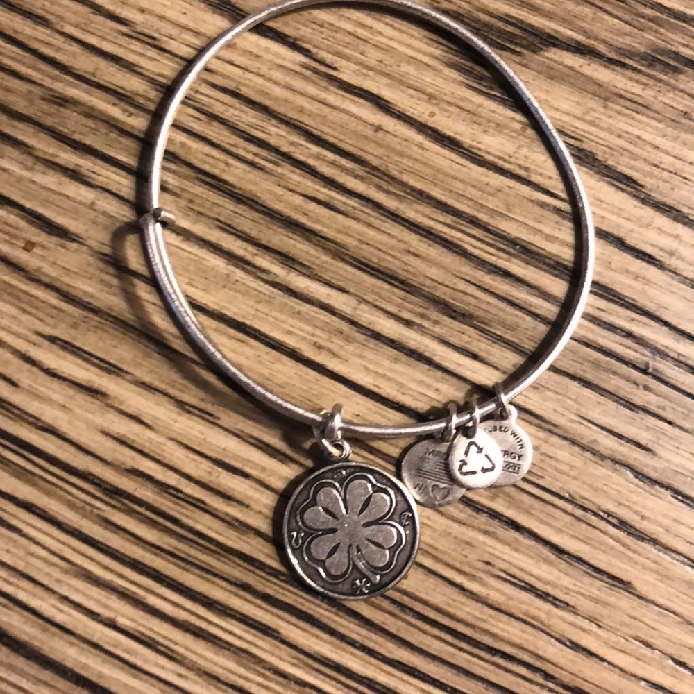 Alex and Ani 4 leaf clover bracelet